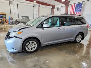 Toyota Sienna 3.5L 6 2013