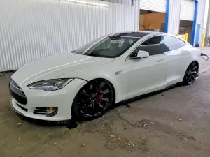 Tesla Model S 2014