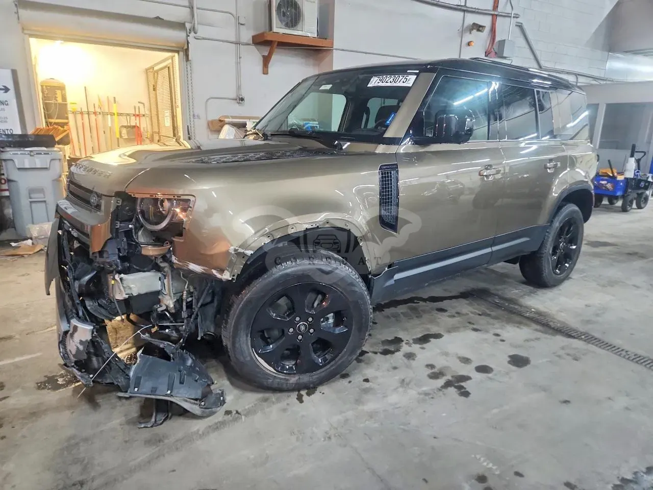 Land Rover Defender 2.0L 4 2025