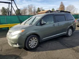 Toyota Sienna 3.5L 6 2014