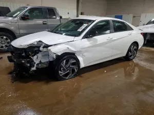 Hyundai Elantra 2.0L 4 2025