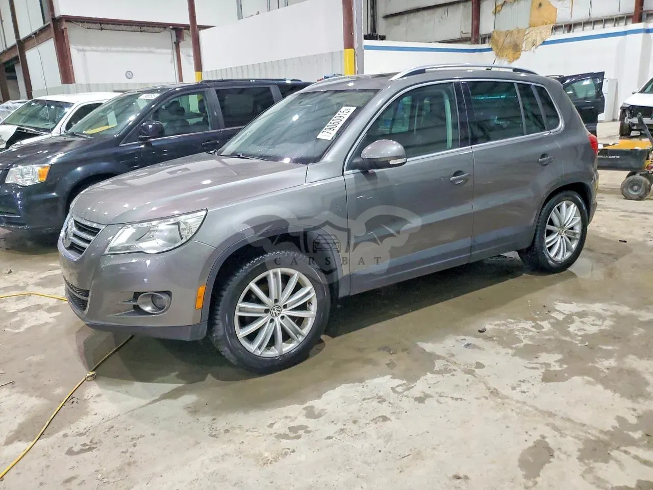 Volkswagen Tiguan 2.0L 4 2011