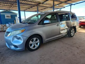 Toyota Sienna 3.5L 6 2011