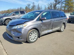 Toyota Sienna 3.5L 6 2017