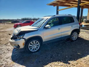 Volkswagen Tiguan 2.0L 4 2014