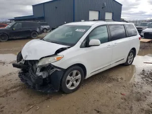 Toyota Sienna 3.5L 6 2016