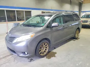 Toyota Sienna 3.5L 6 2014