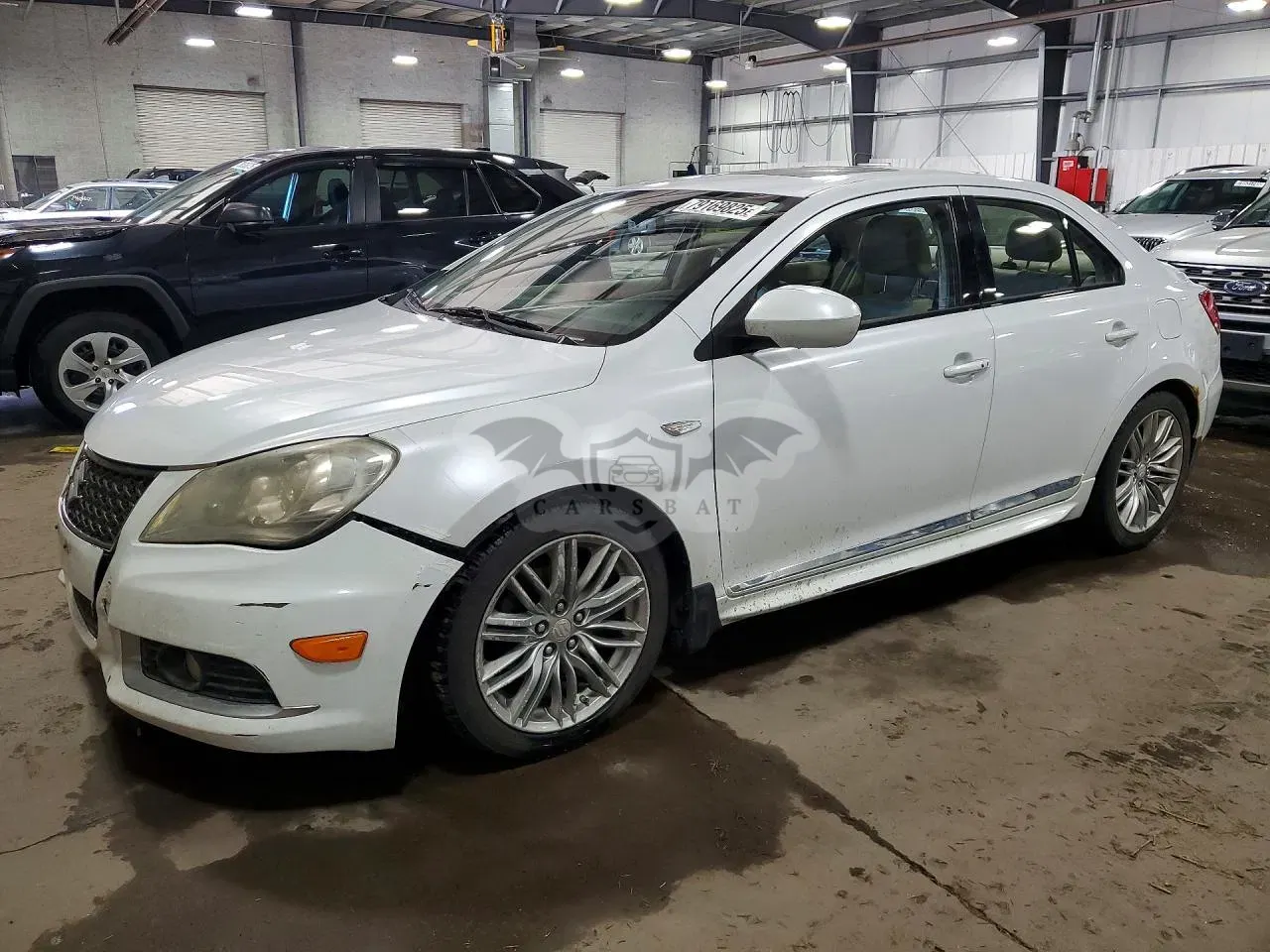 Suzuki Kizashi 2.4L 4 2013