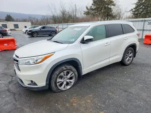 Toyota Highlander 3.5L 6 2015