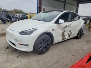 Tesla Model Y 2025