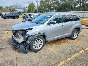 Toyota Highlander 3.5L 6 2015