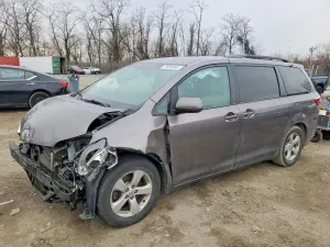 Toyota Sienna 3.5L 6 2015