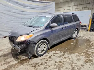 Toyota Sienna 3.5L 6 2014