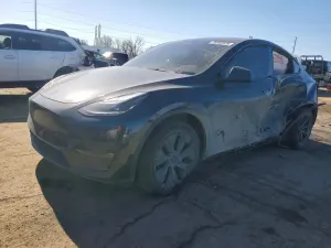 Tesla Model Y 2025