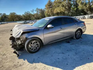 Hyundai Elantra 2.0L 4 2024