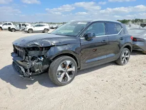 Volvo XC40 2.0L 4 2025