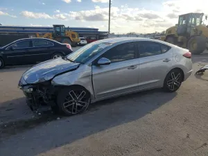 Hyundai Elantra 2.0L 4 2020