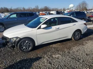 Hyundai Elantra 2.0L 4 2024