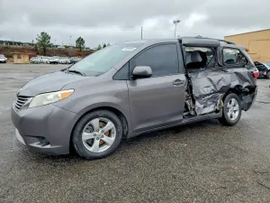 Toyota Sienna 3.5L 6 2017