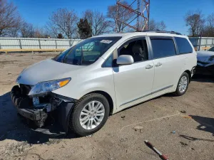Toyota Sienna 3.5L 6 2016