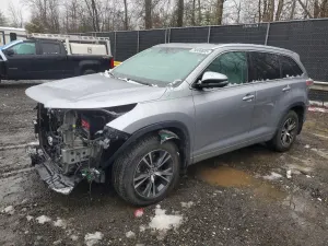 Toyota Highlander 3.5L 6 2016