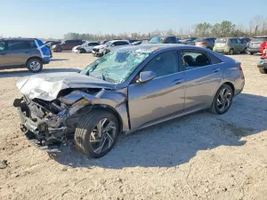 Hyundai Elantra 2.0L 4 2025