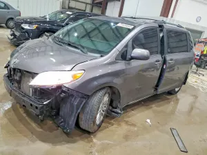 Toyota Sienna 3.5L 6 2015