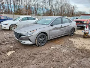 Hyundai Elantra 2.0L 4 2023