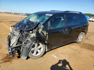 Toyota Sienna 3.5L 6 2015