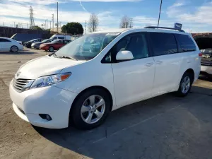 Toyota Sienna 3.5L 6 2012