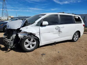 Toyota Sienna 3.5L 6 2015