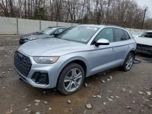 Audi Q5 2.0L 4 2025