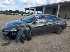 Hyundai Elantra 2.0L 4 2024