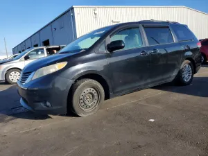 Toyota Sienna 3.5L 6 2011