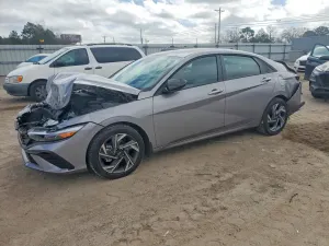 Hyundai Elantra 2.0L 4 2025