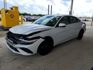 Hyundai Elantra 2.0L 4 2024