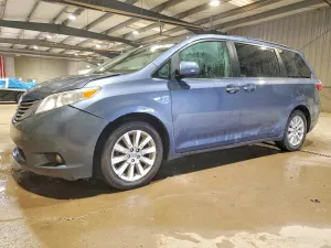 Toyota Sienna 3.5L 6 2016