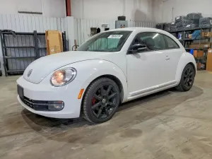 Volkswagen Beetle 2.0L 4 2012