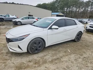 Hyundai Elantra 2.0L 4 2023