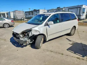 Toyota Sienna 3.5L 6 2010