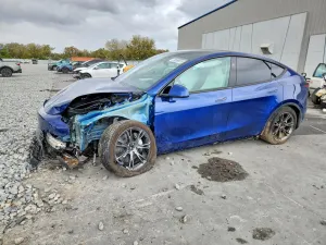 Tesla Model Y 2025
