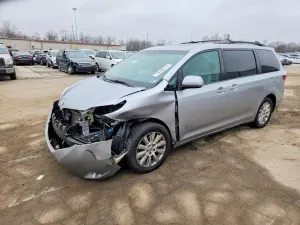 Toyota Sienna 3.5L 6 2015