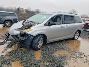 Toyota Sienna 3.5L 6 2011