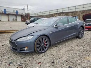 Tesla Model S 2015