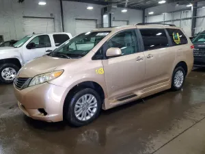 Toyota Sienna 3.5L 6 2014