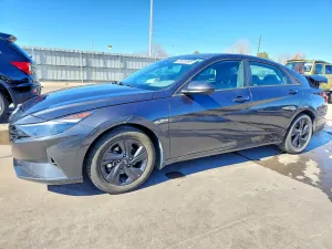 Hyundai Elantra 2.0L 4 2022