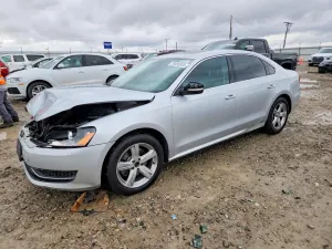 Volkswagen Passat 2.0L 4 2013
