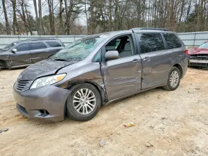 Toyota Sienna 3.5L 6 2016