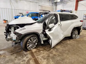 Toyota Highlander 2.4L 4 2023