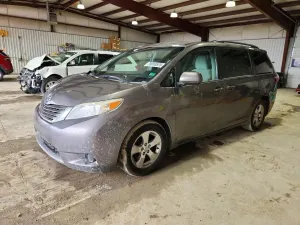 Toyota Sienna 3.5L 6 2015